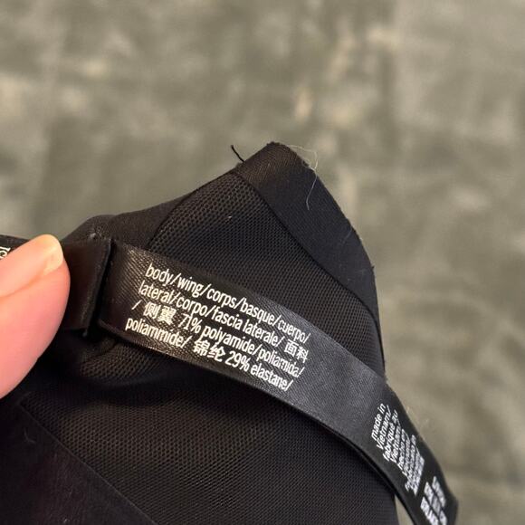 Victoria's Secret Incredible Ultra Light Sports Bra Black Mesh Women's Small - Picture 6 of 6